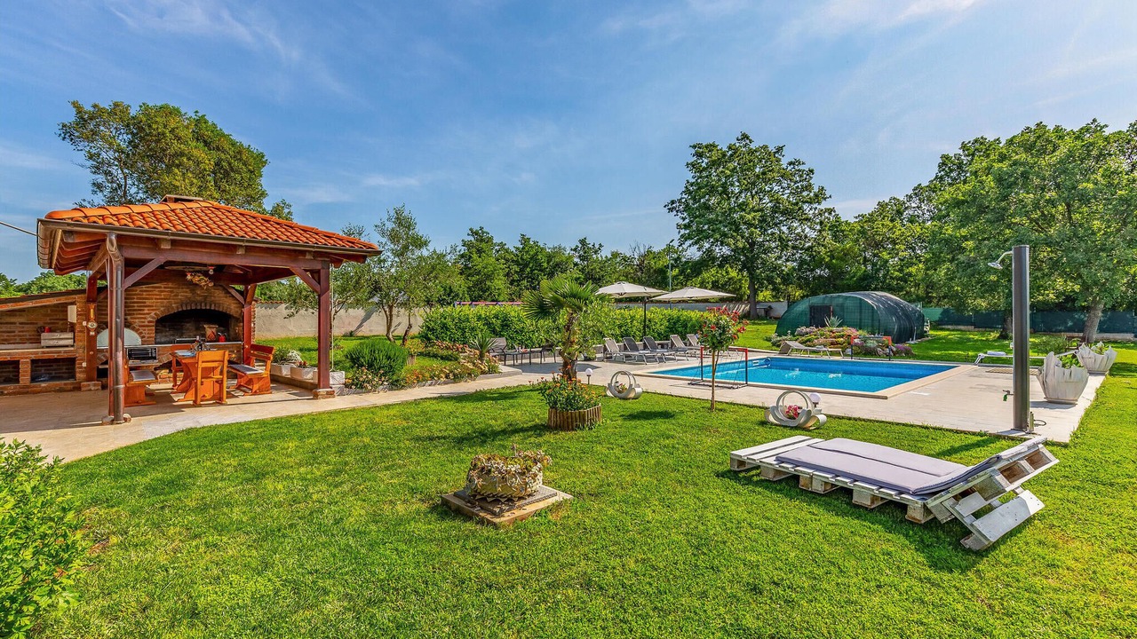 Photo of Outdoor in Loborika