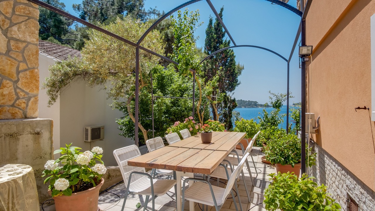 Photo of Outdoor in Cove Murtar