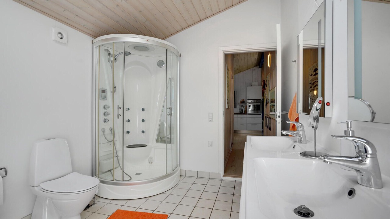 Photo of Bathroom in Pøt Strandby