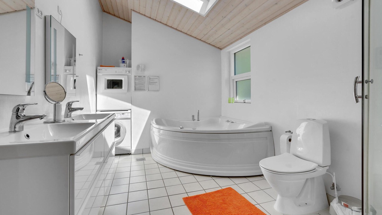 Photo of Bathroom in Pøt Strandby