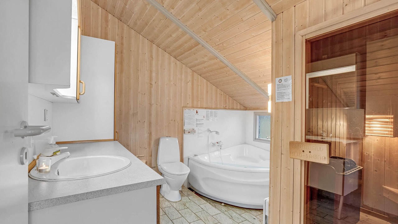 Photo of Bathroom in Houvig