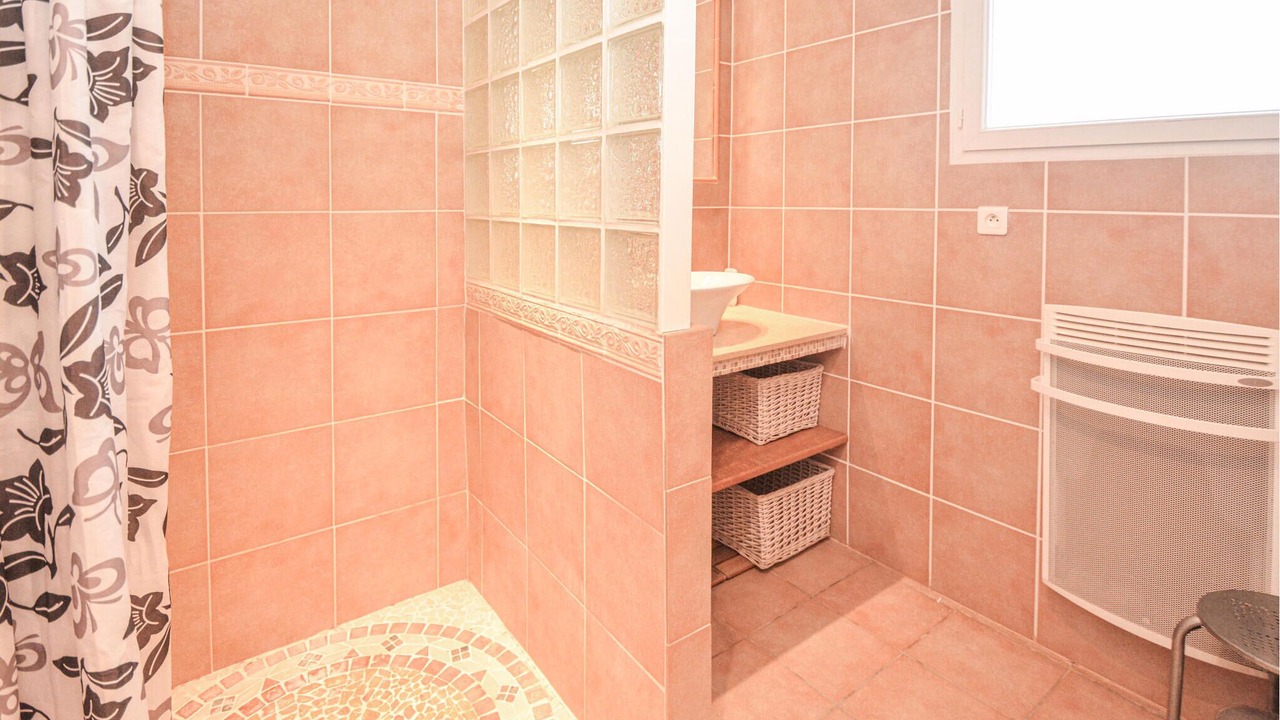 Photo of Bathroom in Cabannes