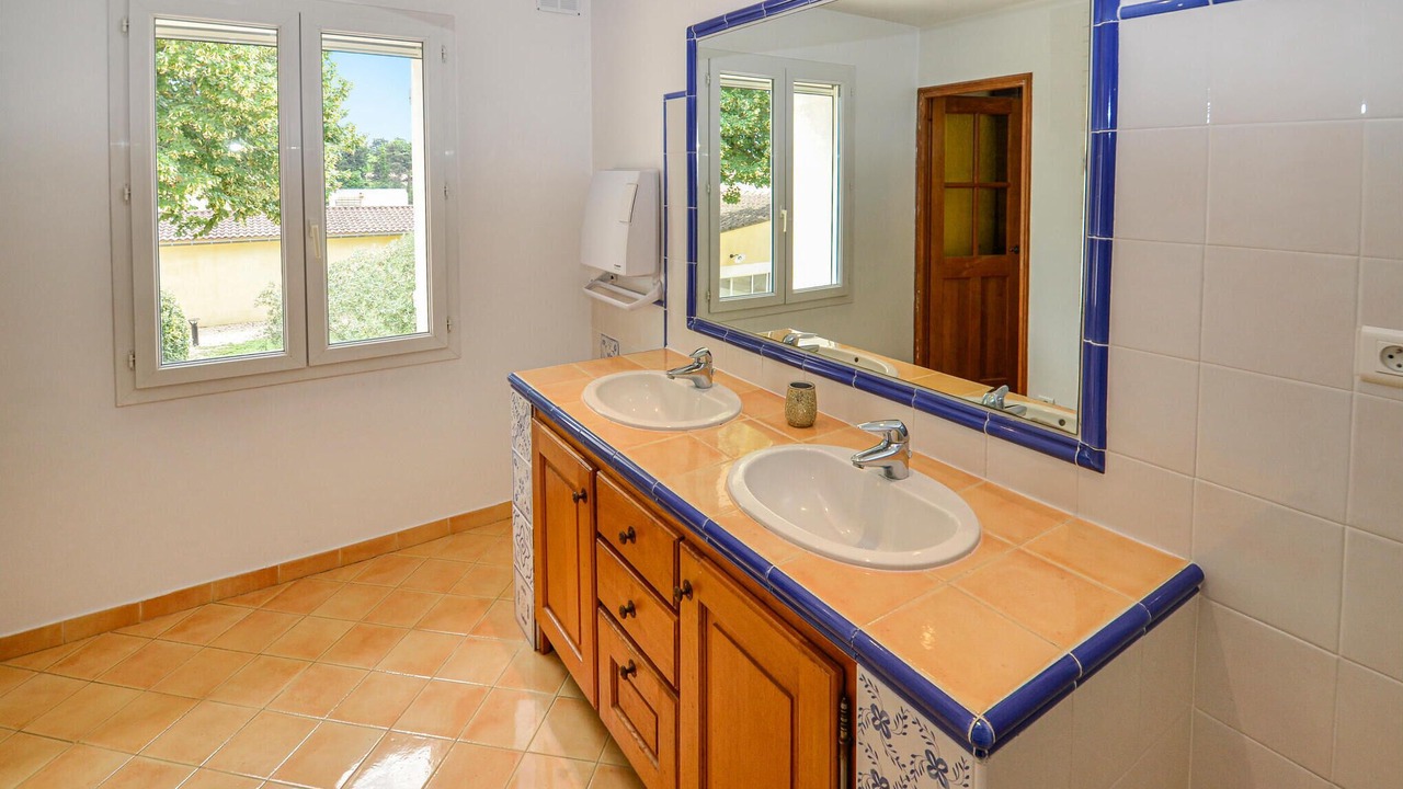 Photo of Bathroom in Chateauneuf-de-Gadagne