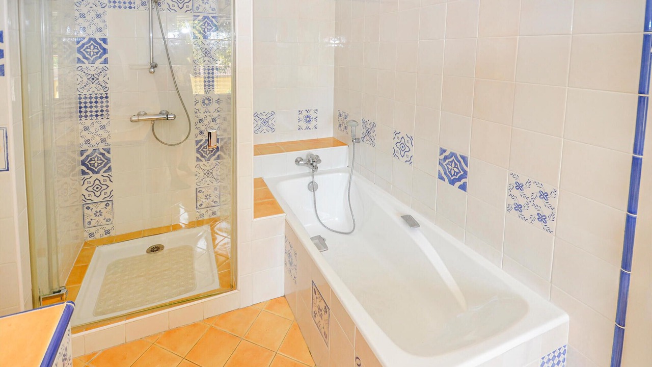 Photo of Bathroom in Chateauneuf-de-Gadagne