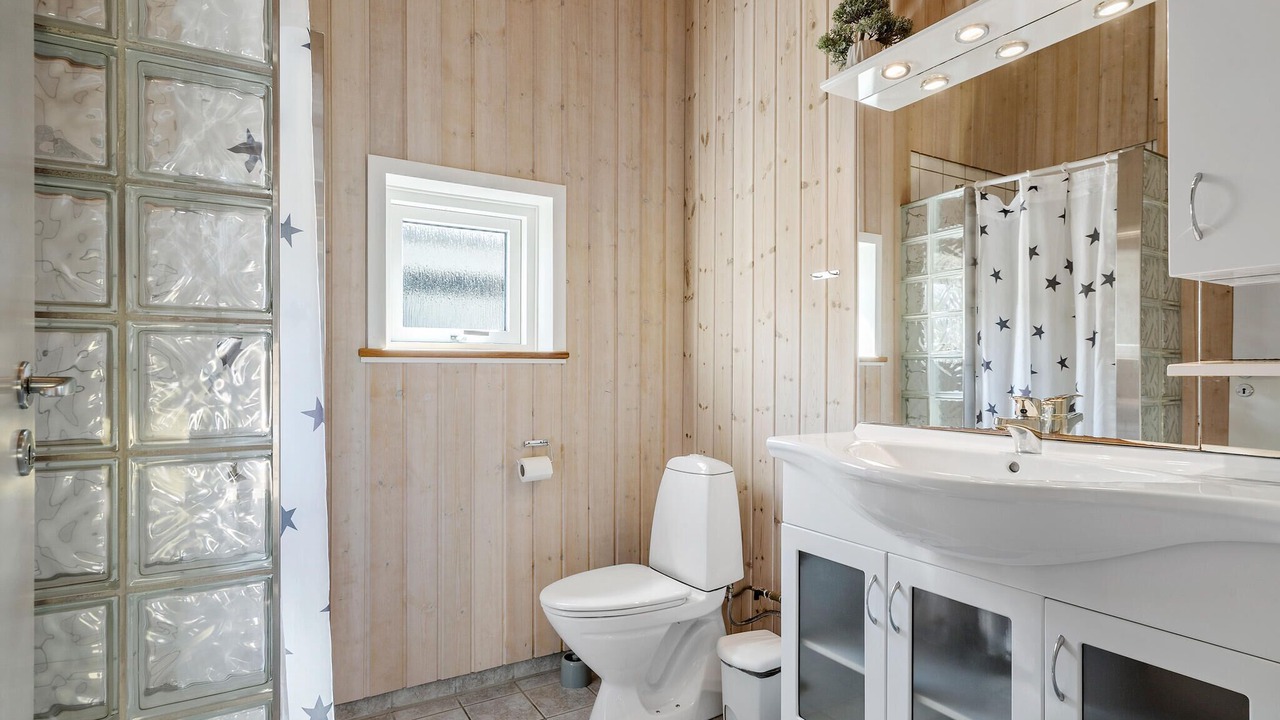 Photo of Bathroom in Skaven Strand
