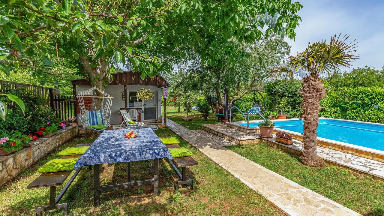 Photo of Outdoor in Sisan