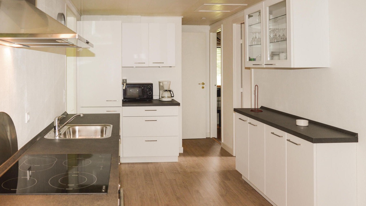 Photo of Others in Hou