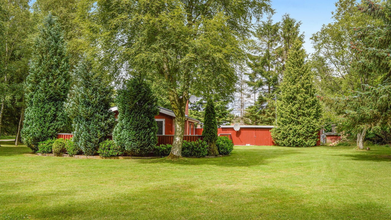 Photo of Others in Hou