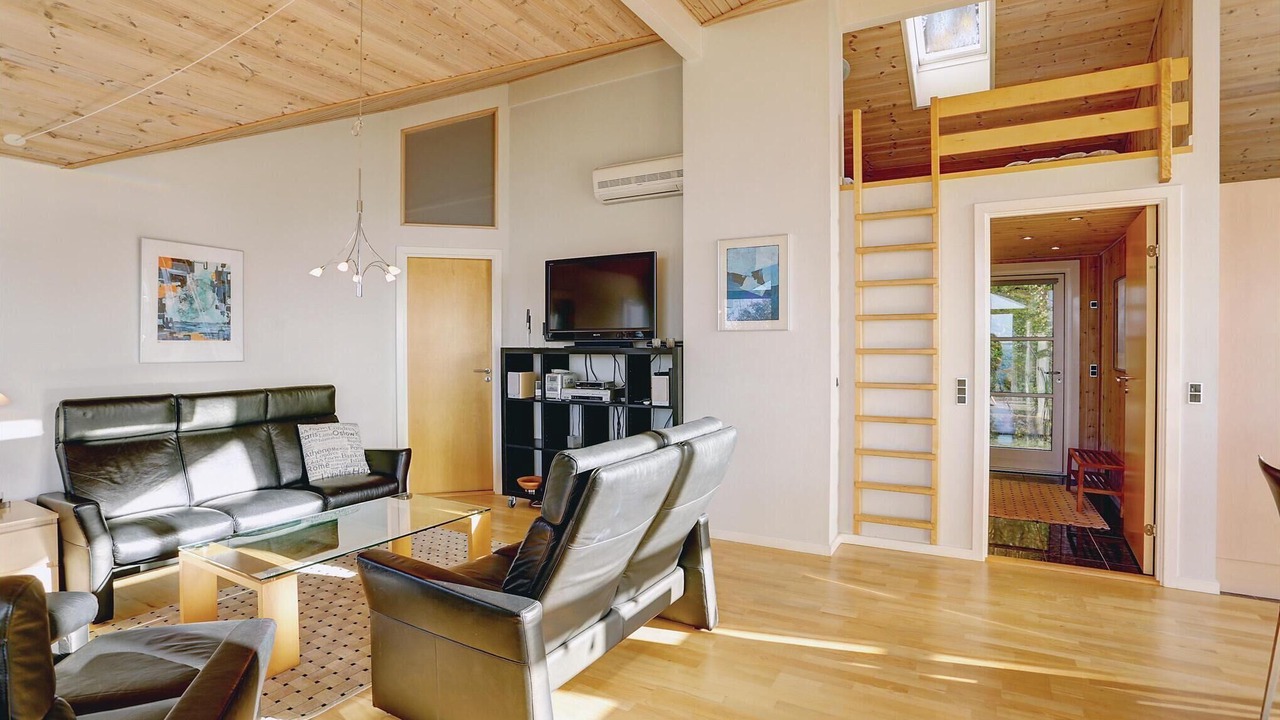 Photo of Others in Ronne