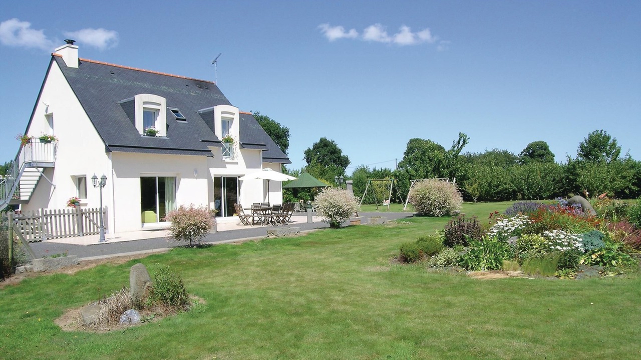 Photo of Outdoor in Roz-Landrieux