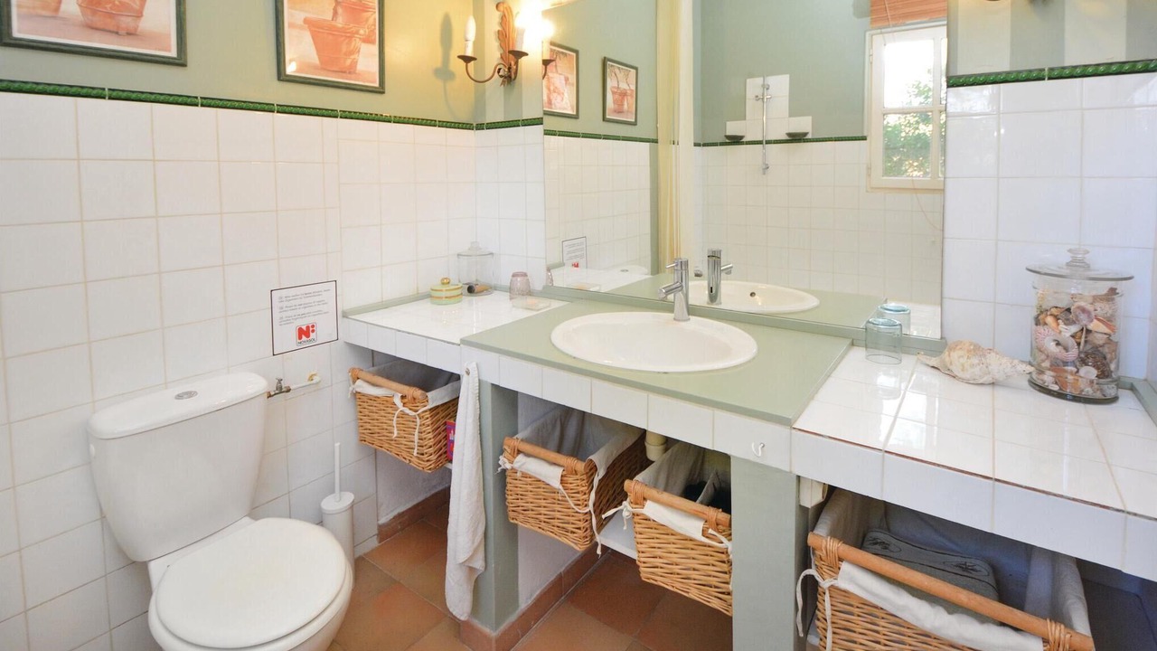 Photo of Bathroom in Les Baux-de-Provence