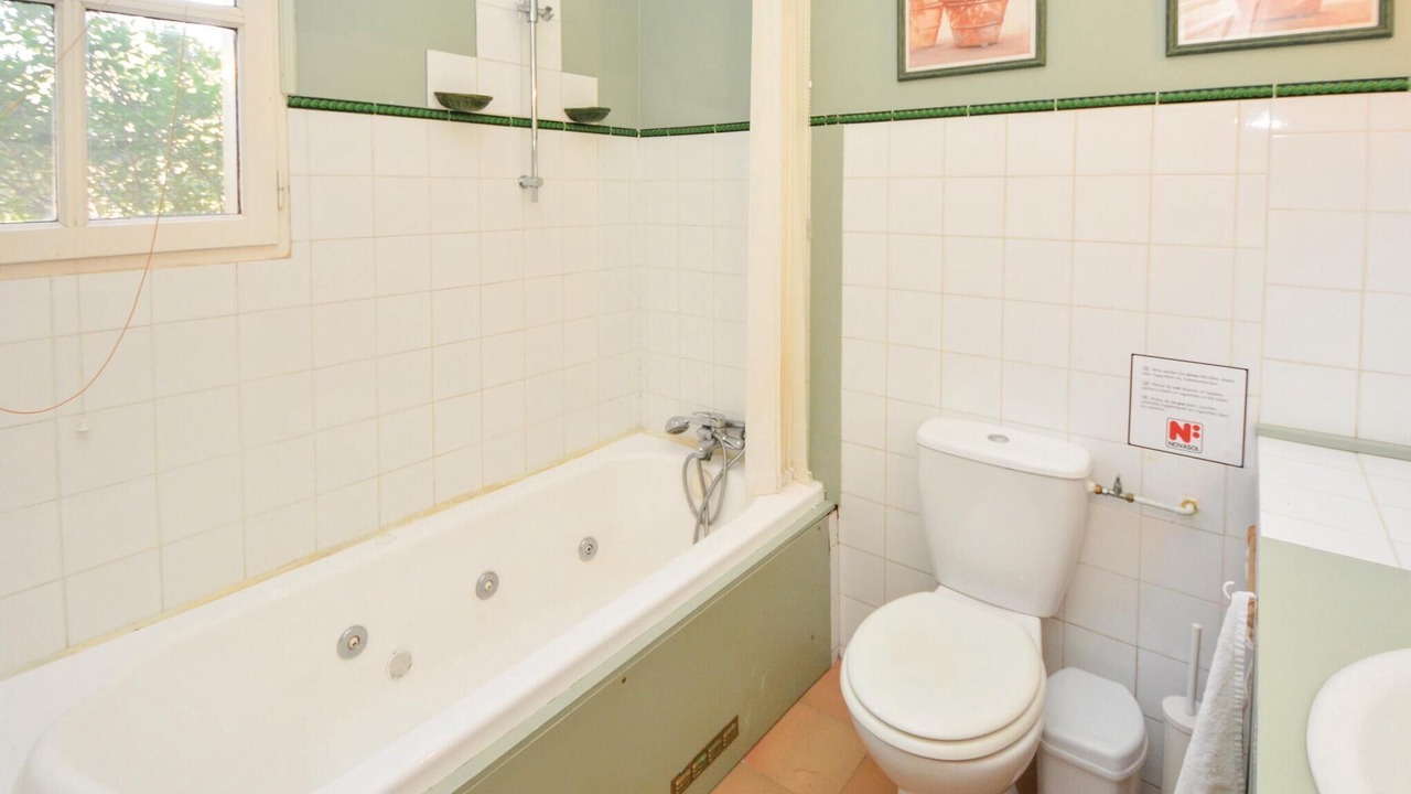 Photo of Bathroom in Les Baux-de-Provence