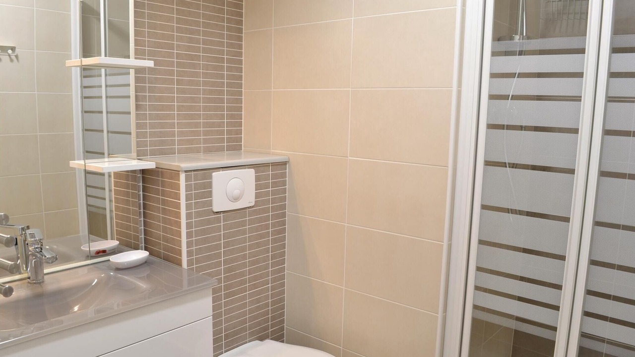 Photo of Bathroom in Frise