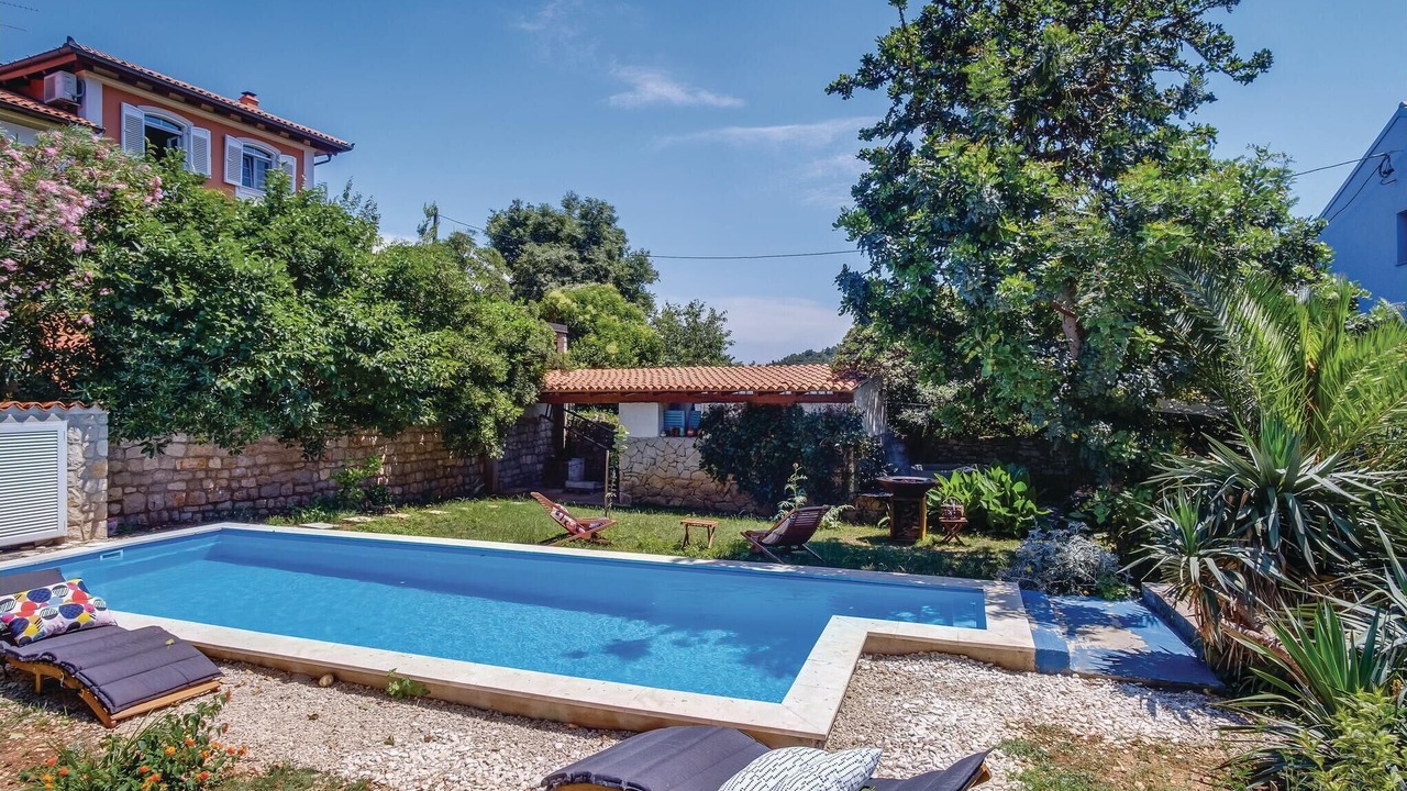 Photo of Outdoor in Cove Murtar