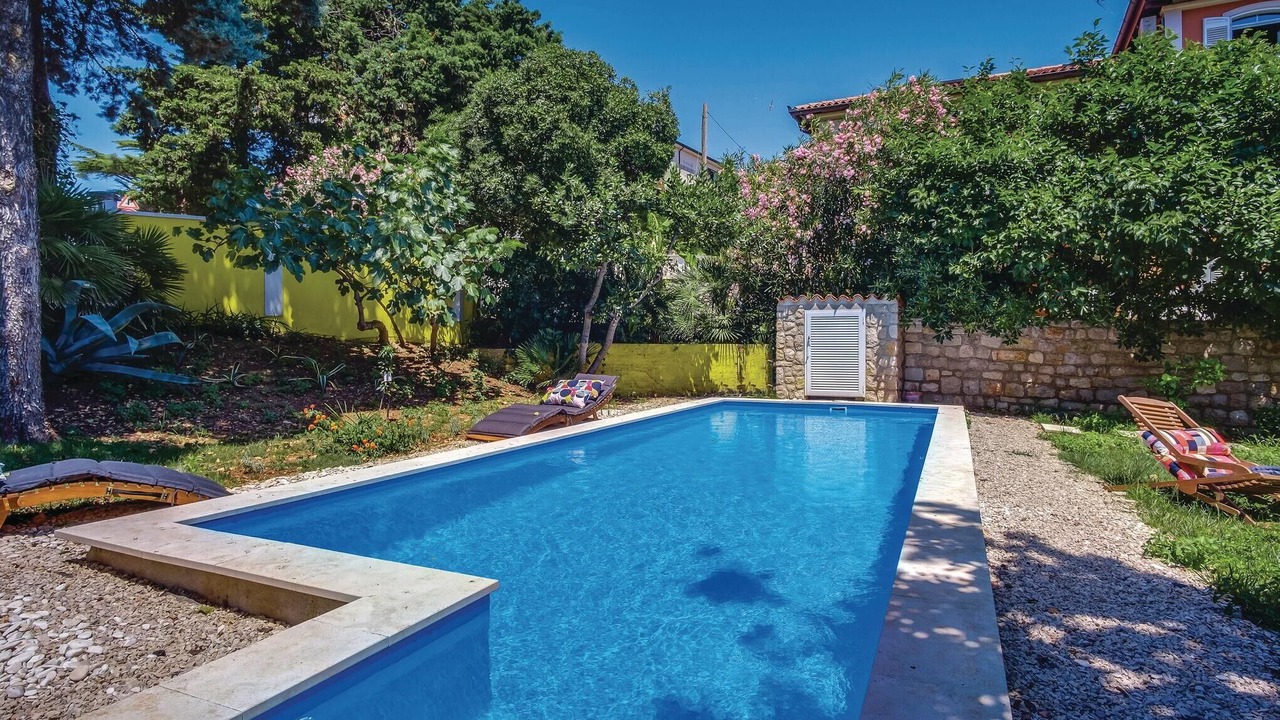 Photo of Outdoor in Cove Murtar