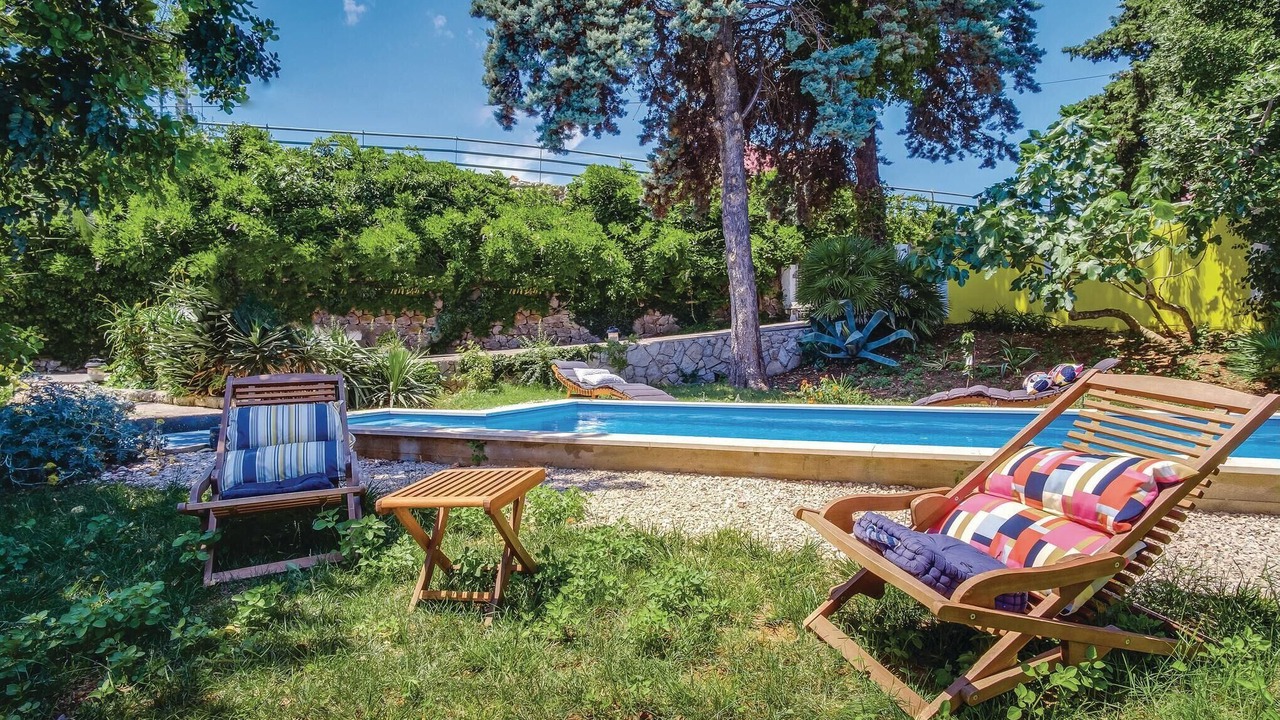 Photo of Outdoor in Cove Murtar