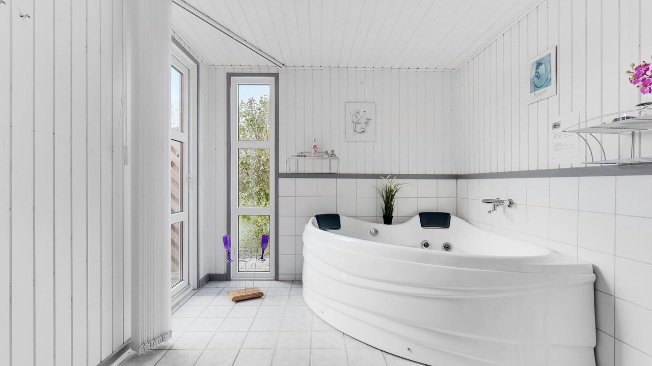 Photo of Bathroom in Mommark Strand