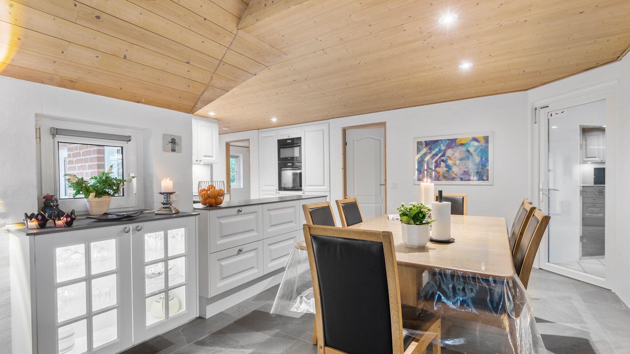 Photo of Others in Ho