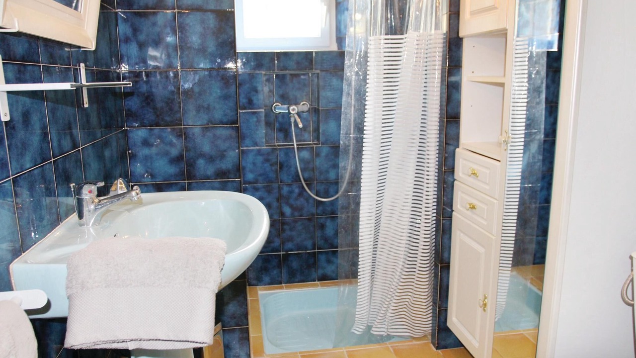 Photo of Bathroom in Saint-Andre-d'Olerargues