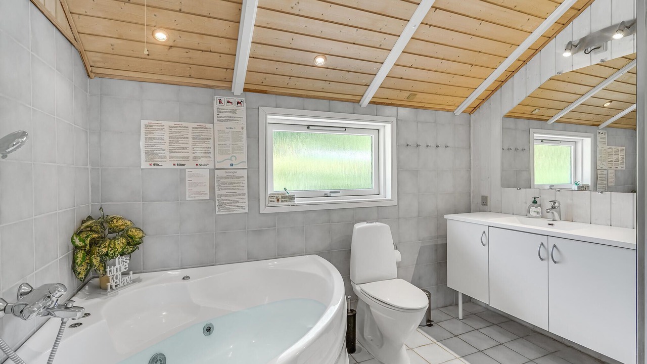 Photo of Bathroom in Hov