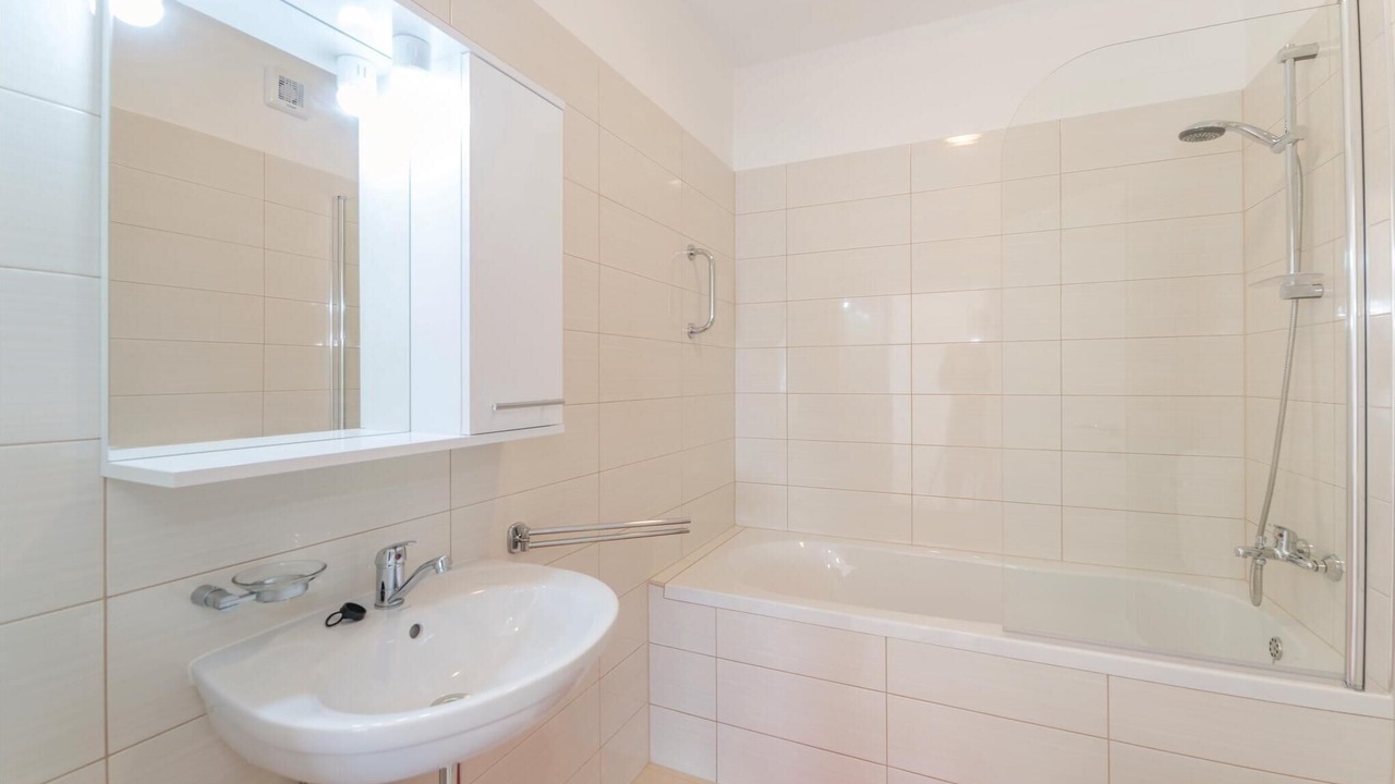 Photo of Bathroom in Verunic