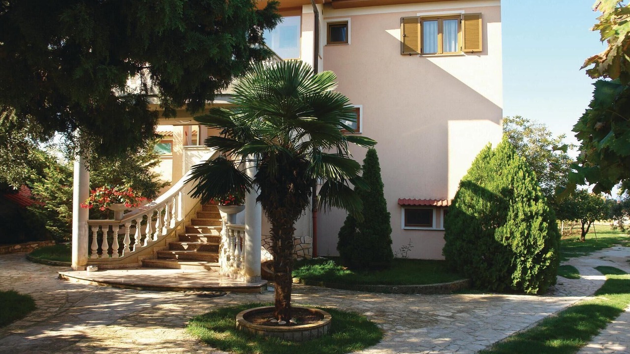Photo of Outdoor in Peroj