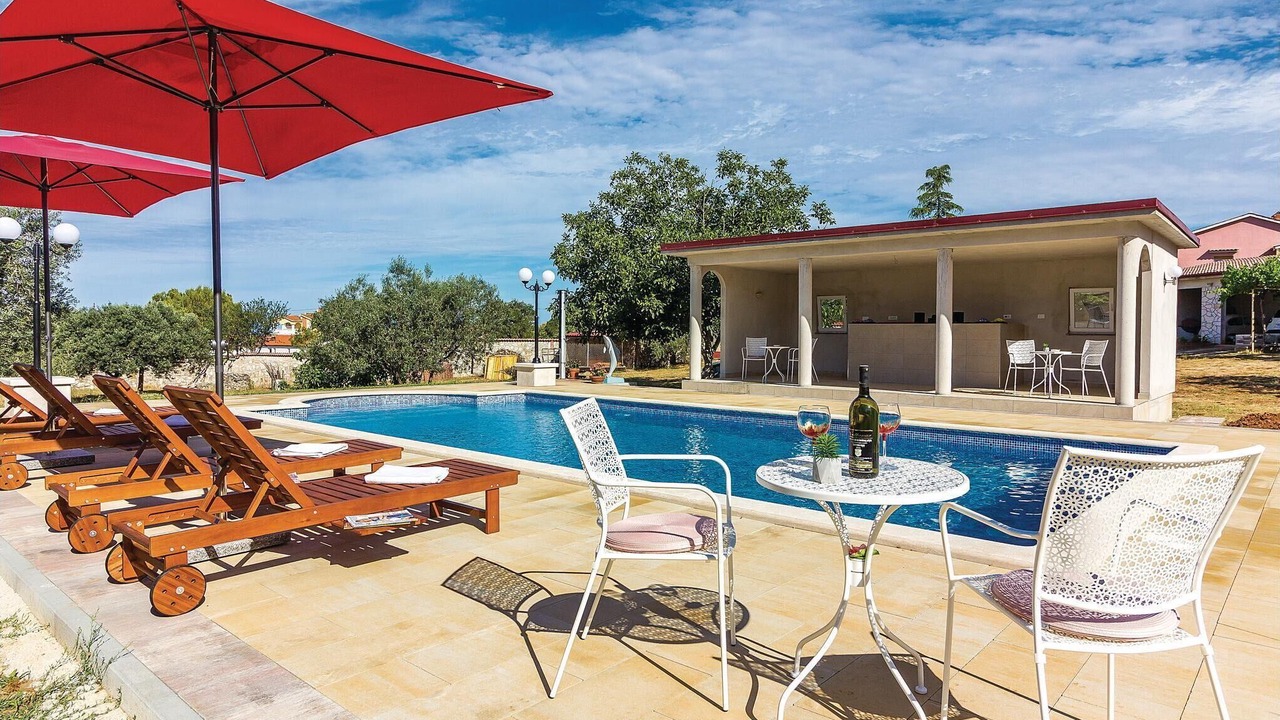Photo of Outdoor in Peroj