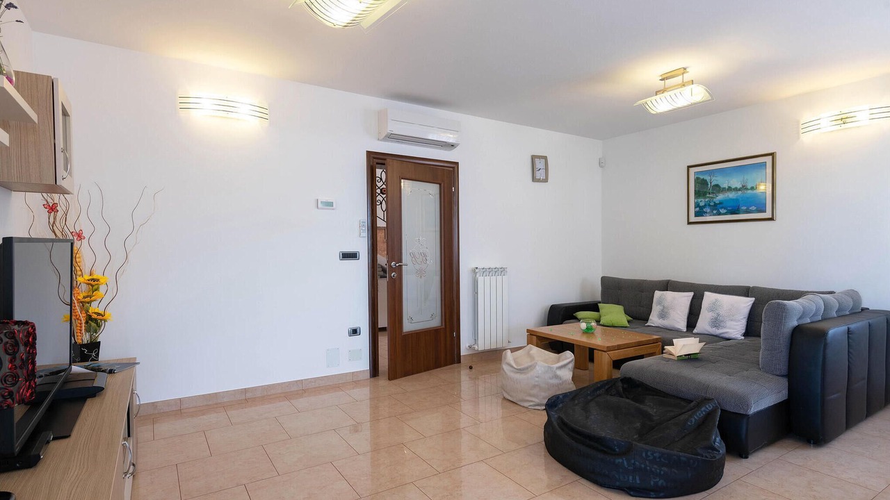 Photo of Bedroom in Gajana