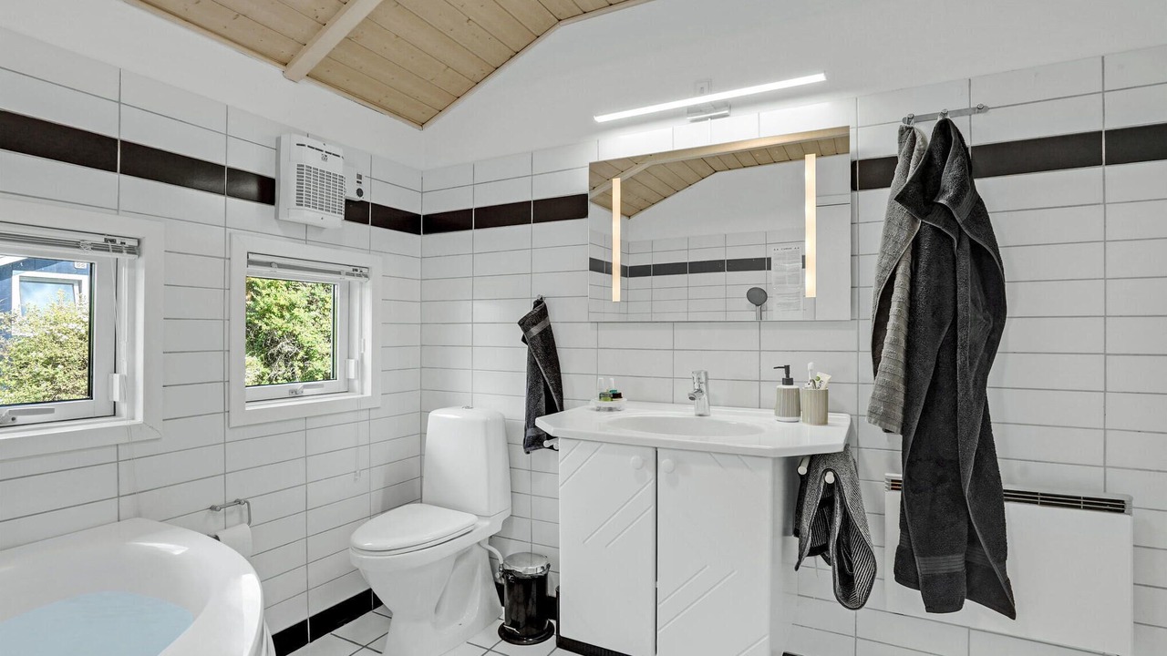 Photo of Bathroom in Hejlsminde Strand