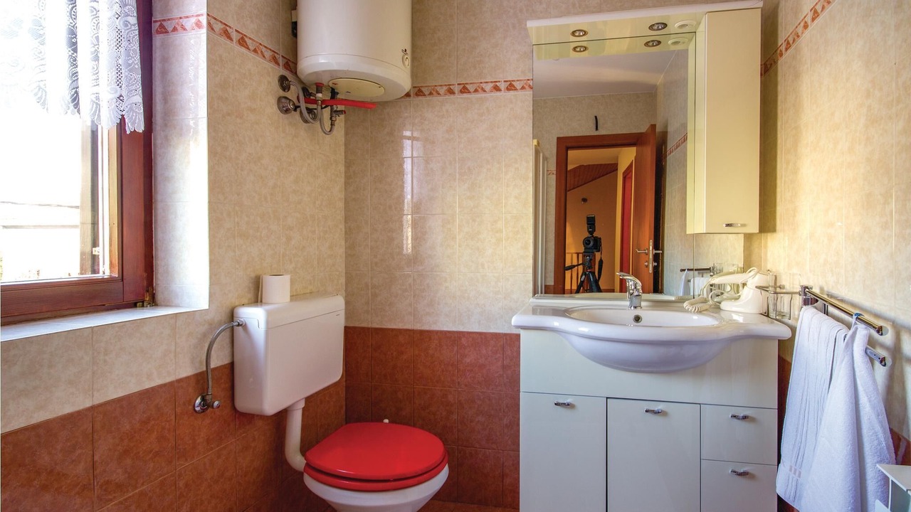 Photo of Bathroom in Buzdohanj