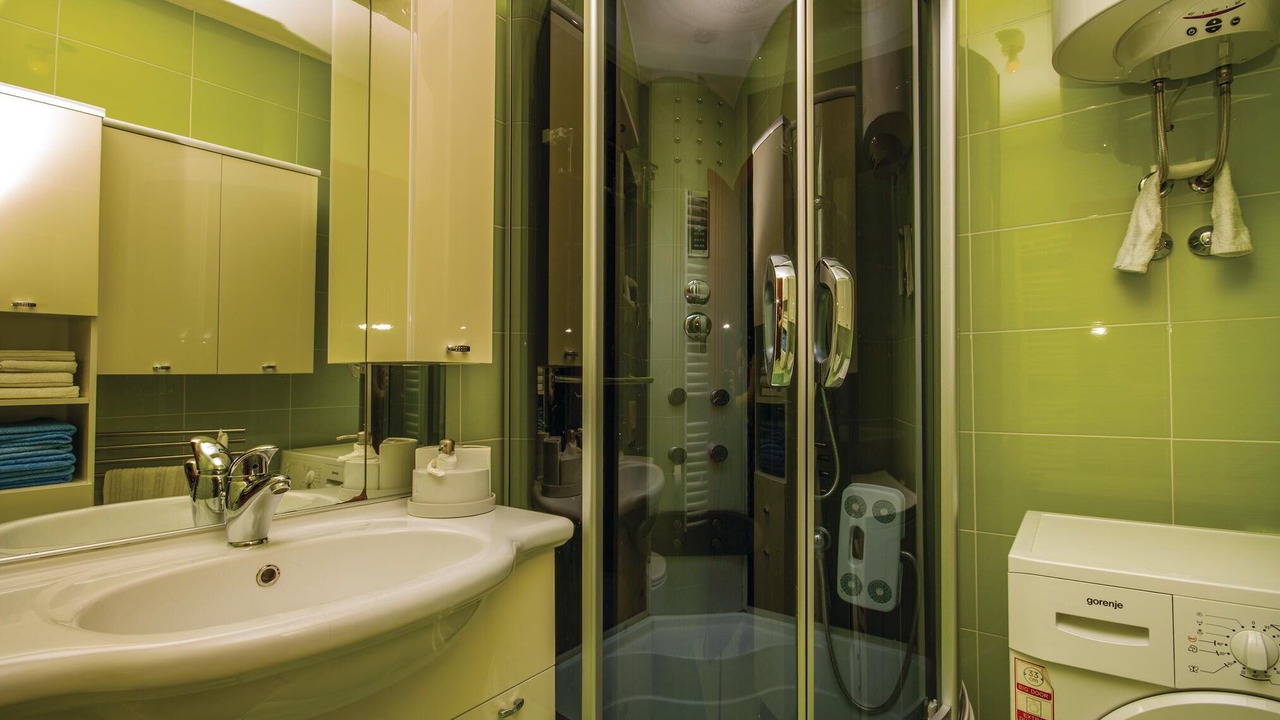 Photo of Bathroom in Buzdohanj