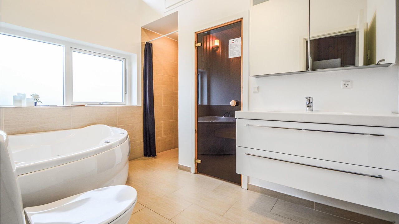 Photo of Bathroom in Flovt Strand