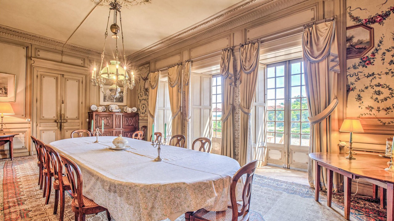 Photo of Bedroom in Saint-Martin-des-Combes