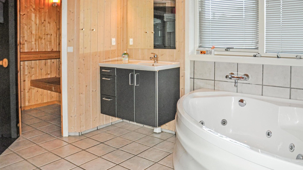 Photo of Bathroom in Mommark Strand