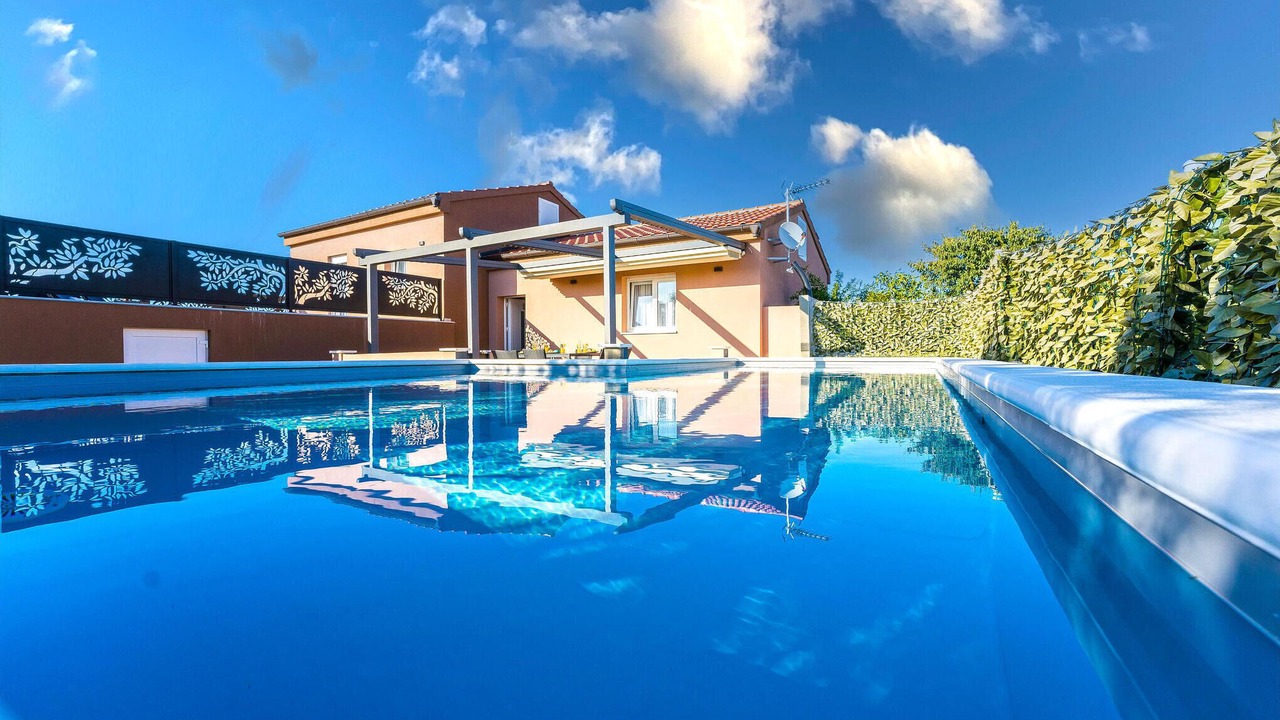 Photo of Outdoor in Vir