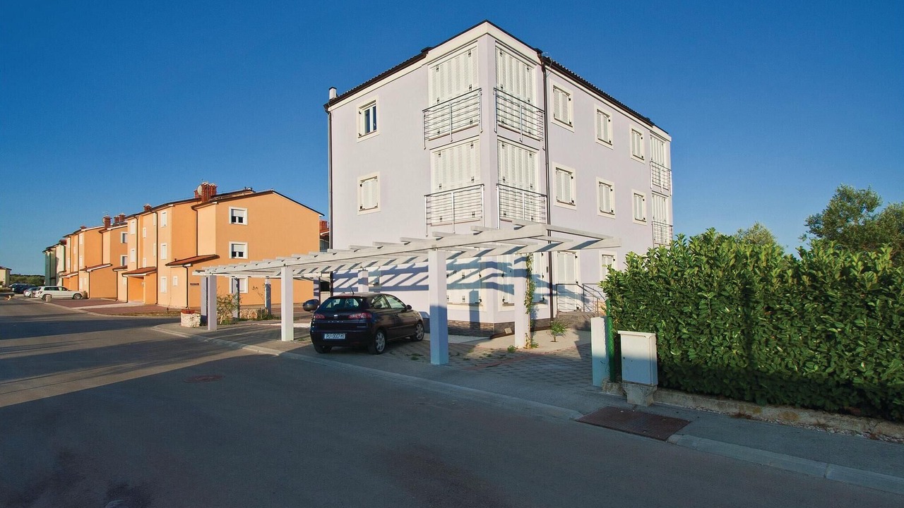 Photo of Outdoor in Peroj