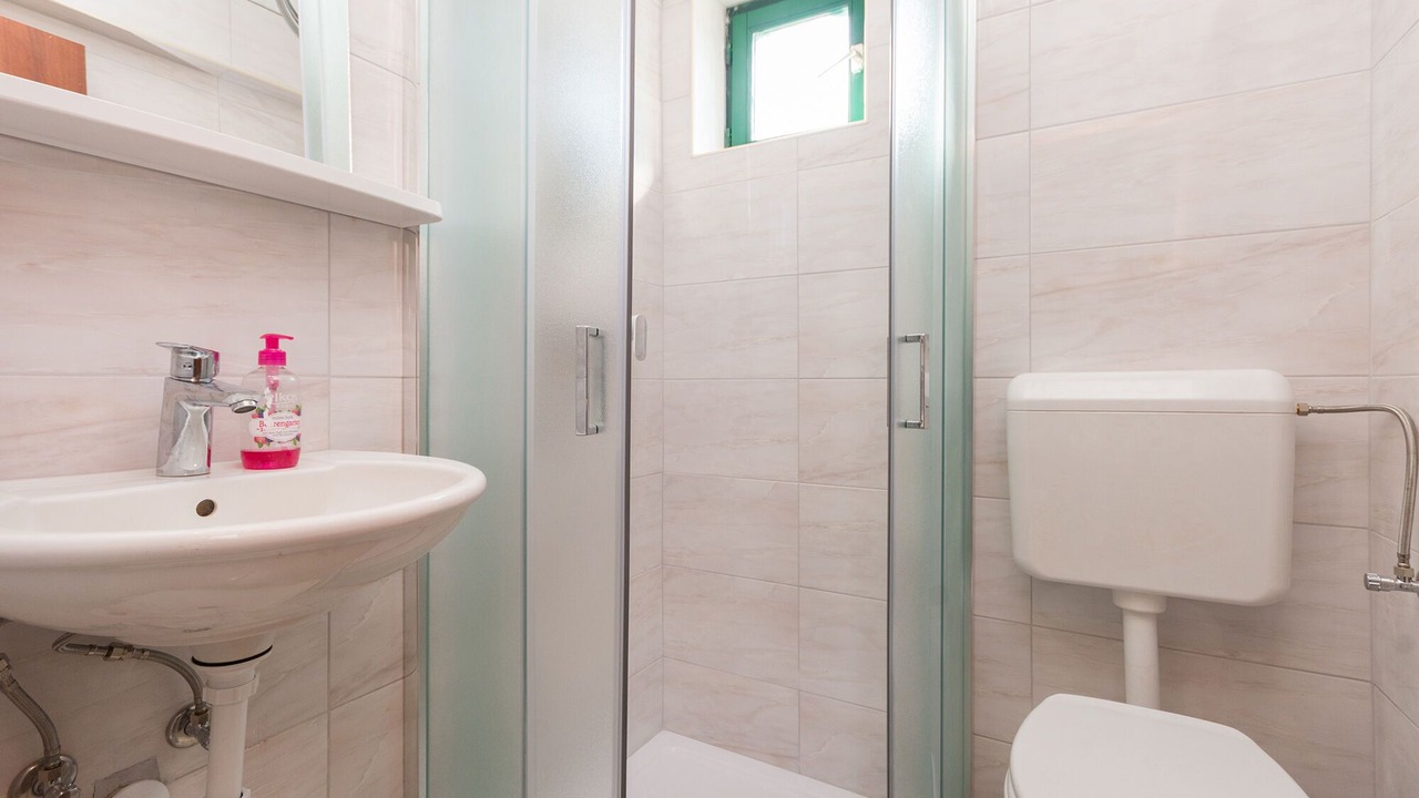 Photo of Bathroom in Tkon