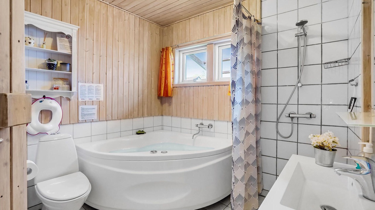 Photo of Bathroom in Hejlsminde Strand