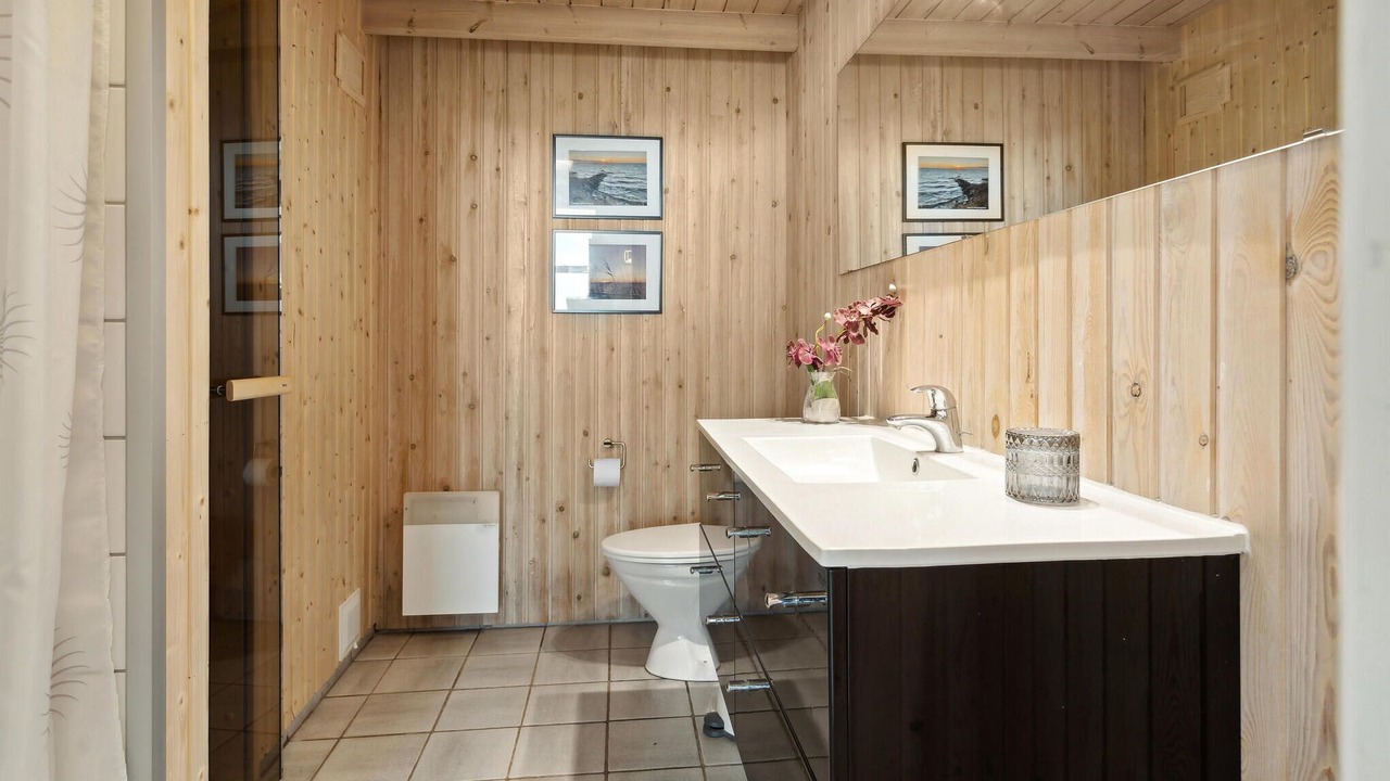 Photo of Bathroom in Pøt Strandby