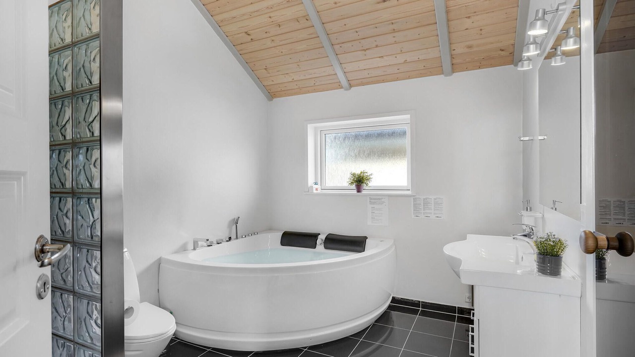 Photo of Bathroom in Spodsbjerg