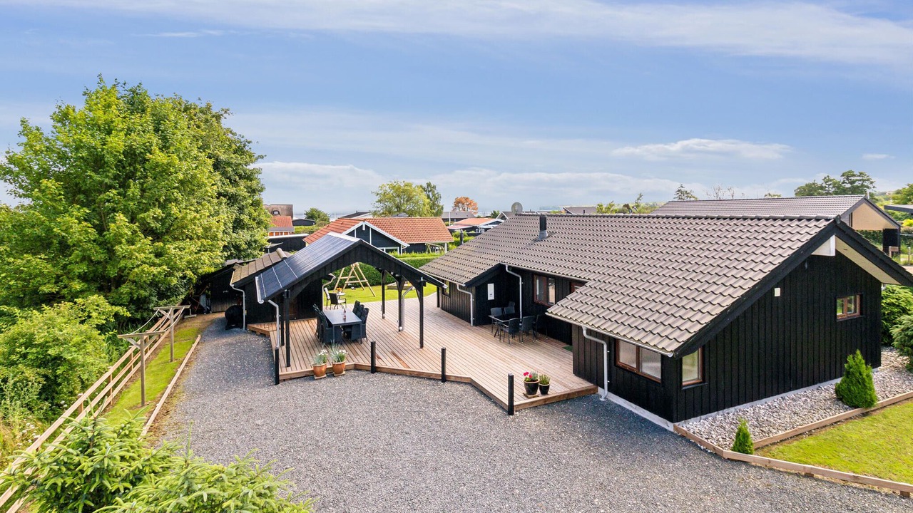 Photo of Others in Bjert