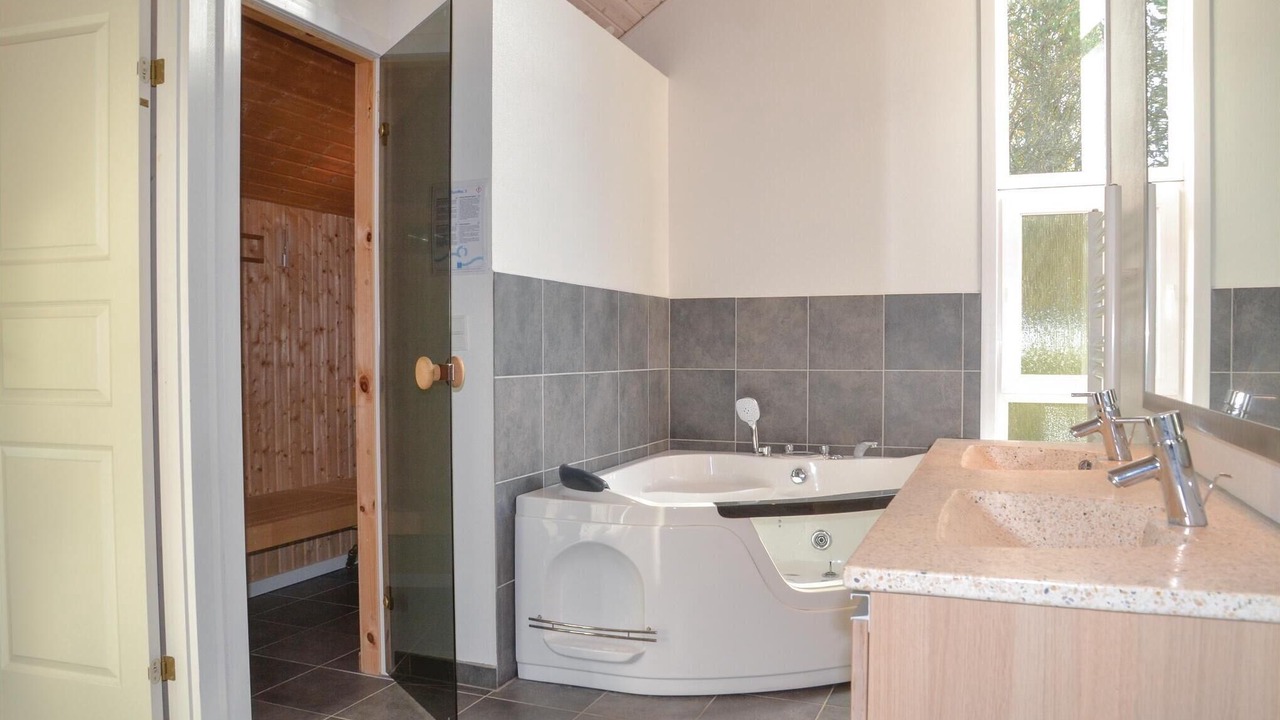 Photo of Bathroom in Oksbol