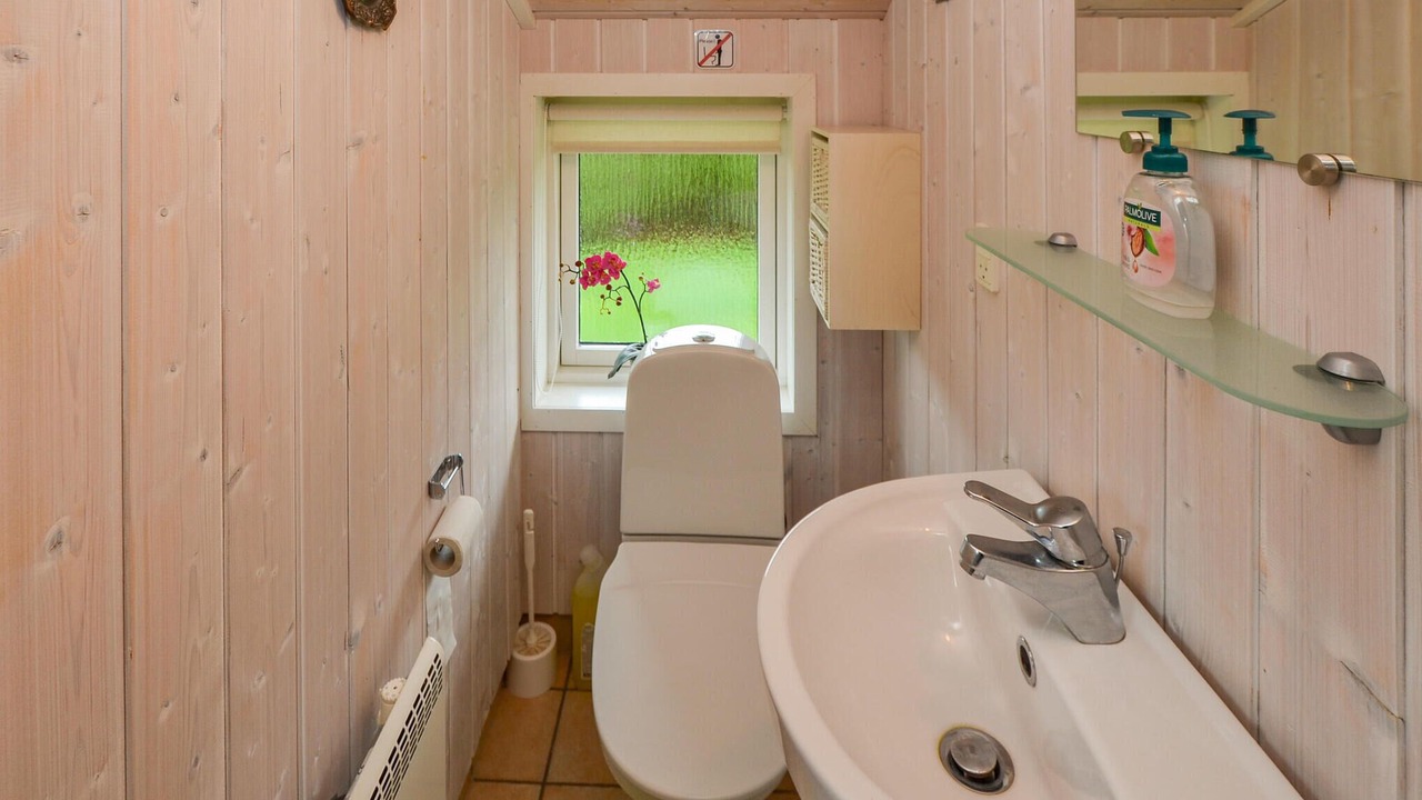 Photo of Bathroom in Mommark Strand