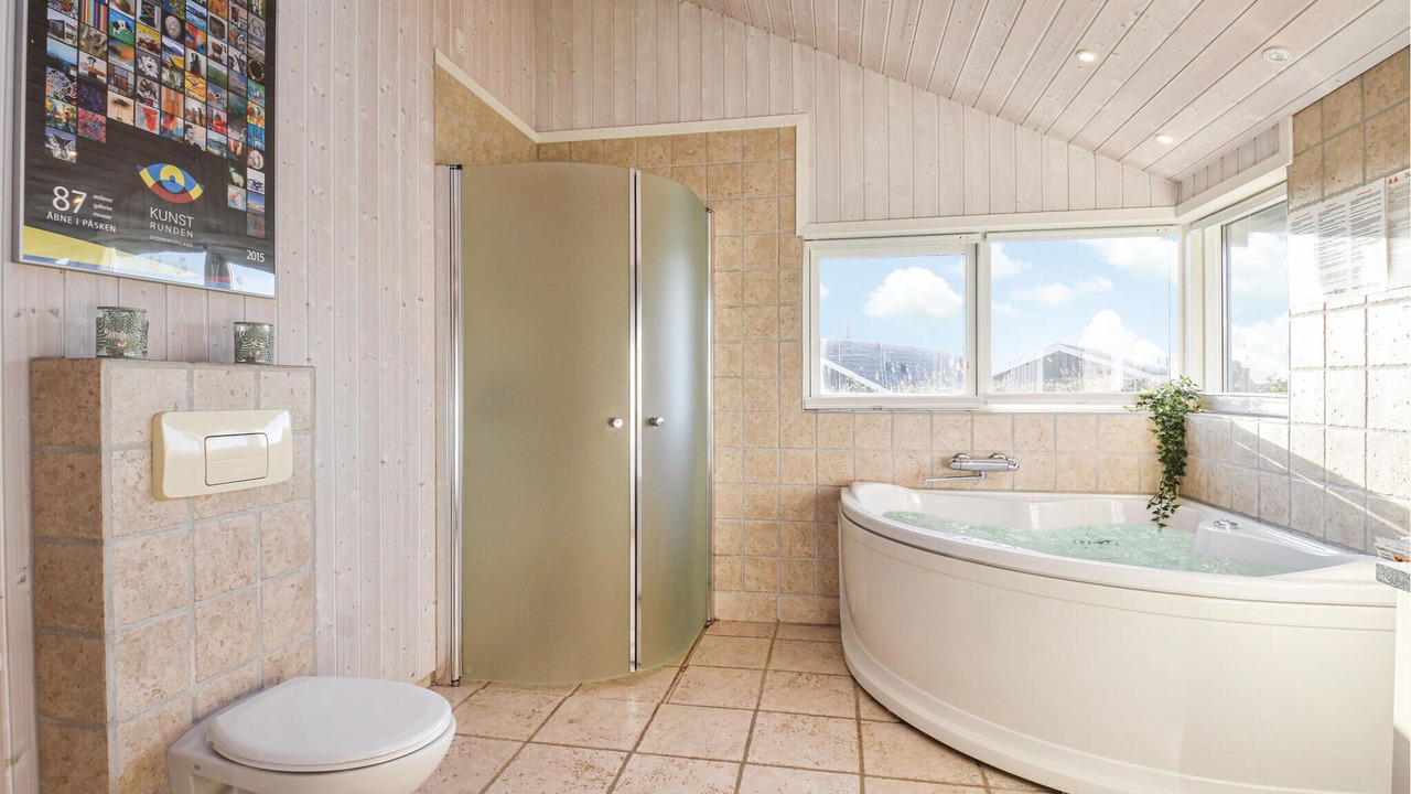 Photo of Bathroom in Houvig