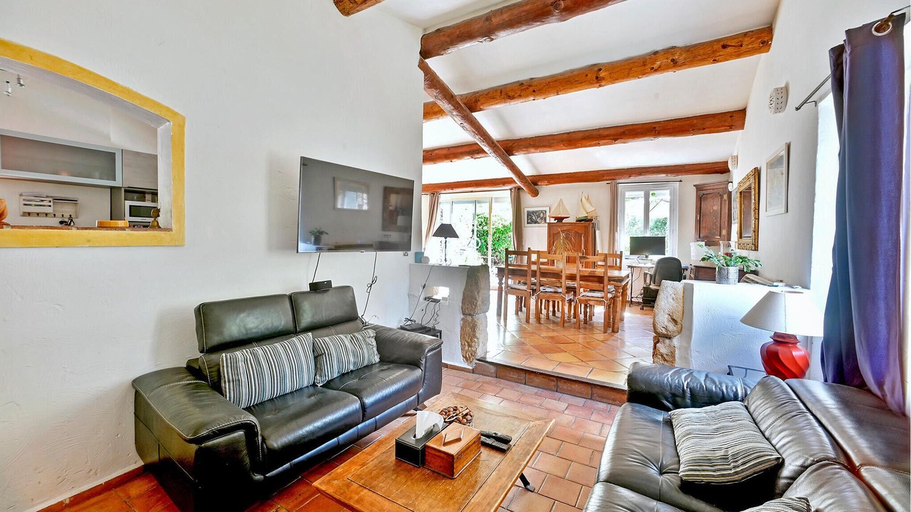 Photo of Bedroom in Maubec