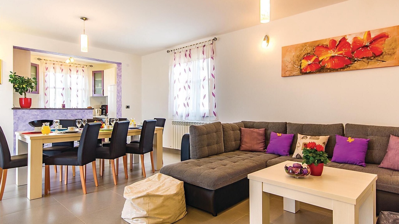 Photo of Bedroom in Gajana