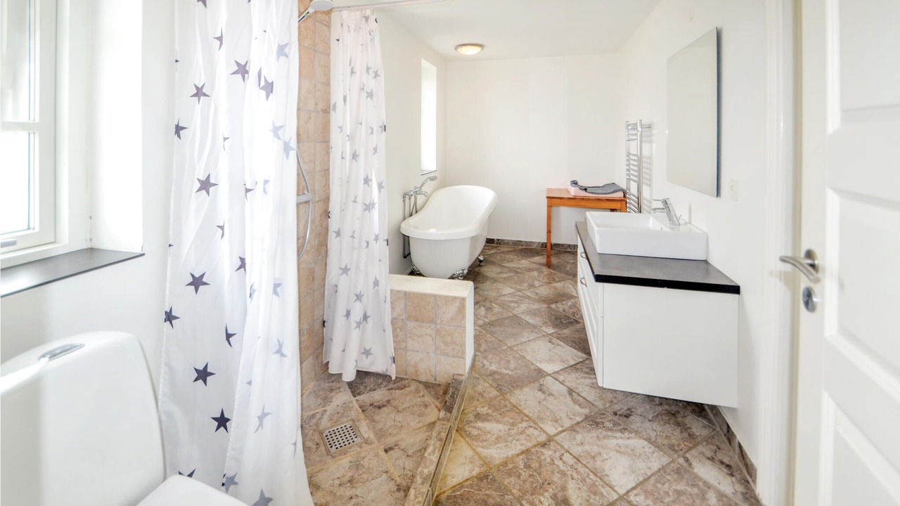 Photo of Bathroom in Allingabro