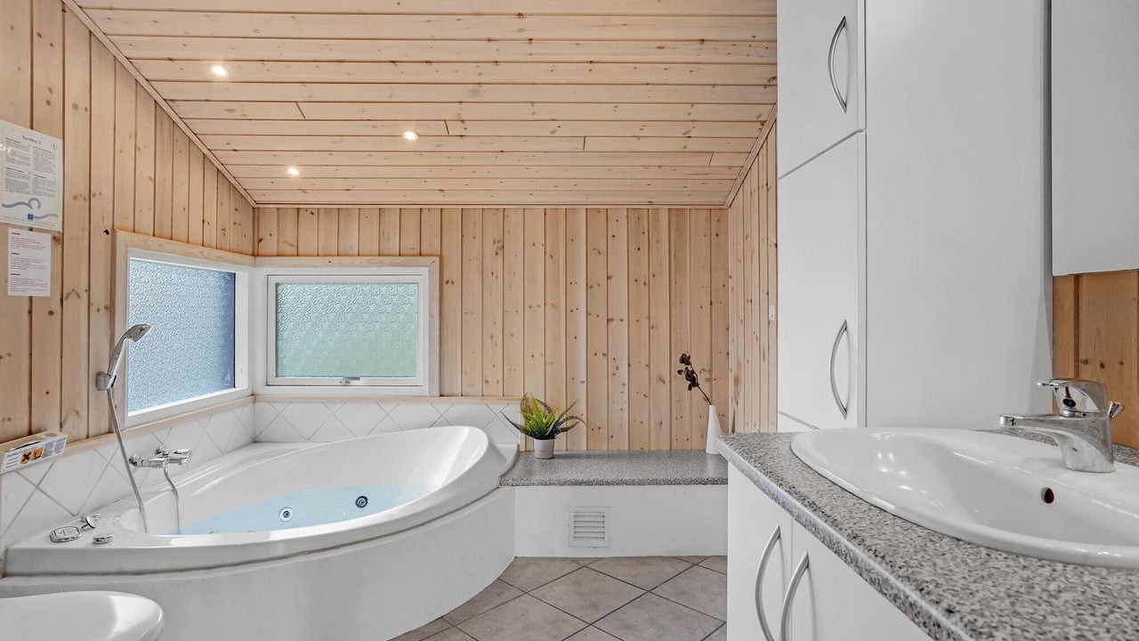 Photo of Bathroom in Lokken