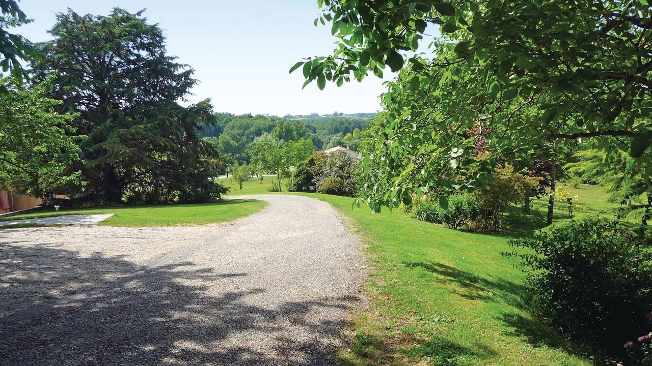 Photo of Outdoor in Bourgougnague