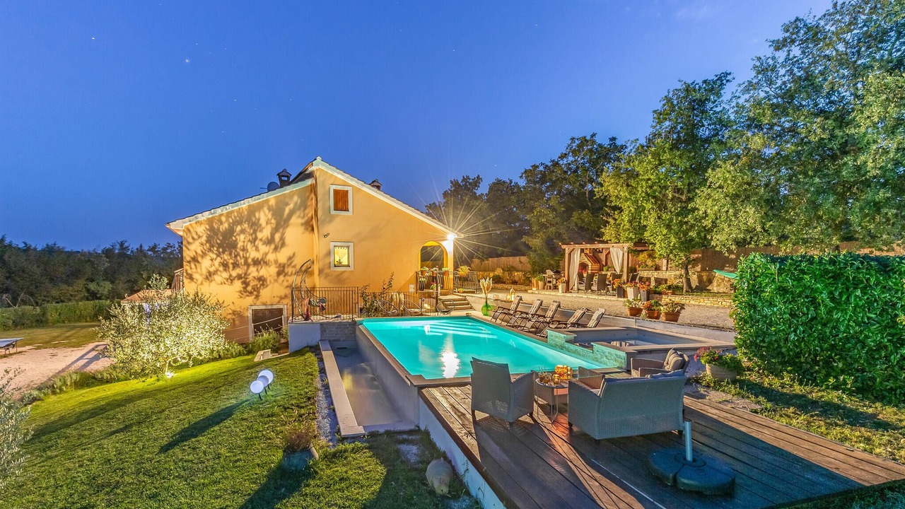 Photo of Outdoor in Tinjan